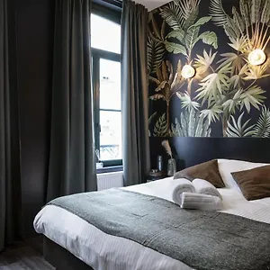 Bed & Breakfast Secret Walls
